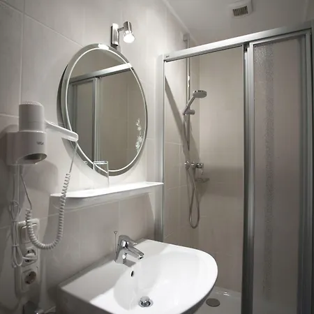 Hotell Haus Hubertus 3*