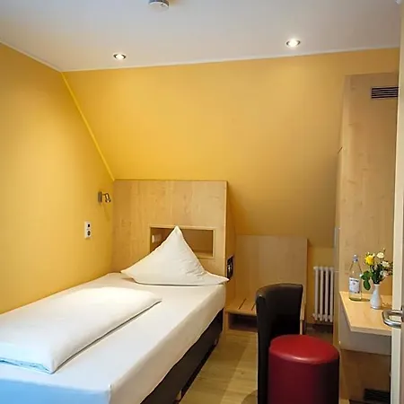 Hotell Haus Hubertus 3*