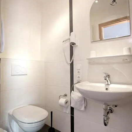 Haus Hubertus Hotell 3*