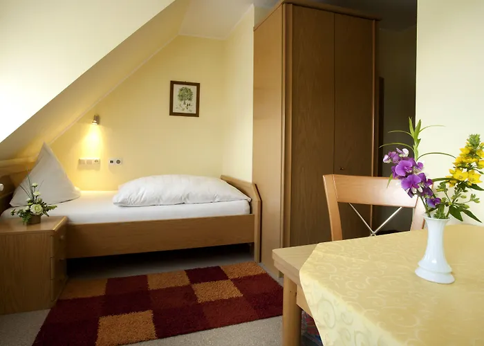 豪斯胡贝图斯酒店 酒店 Winterspelt